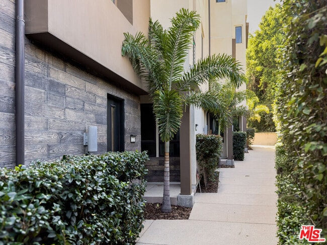 Building Photo - 2111 N Cahuenga Blvd