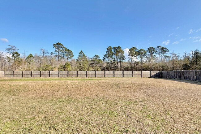 Building Photo - AVAILABLE NOW! (Small Pets Only)