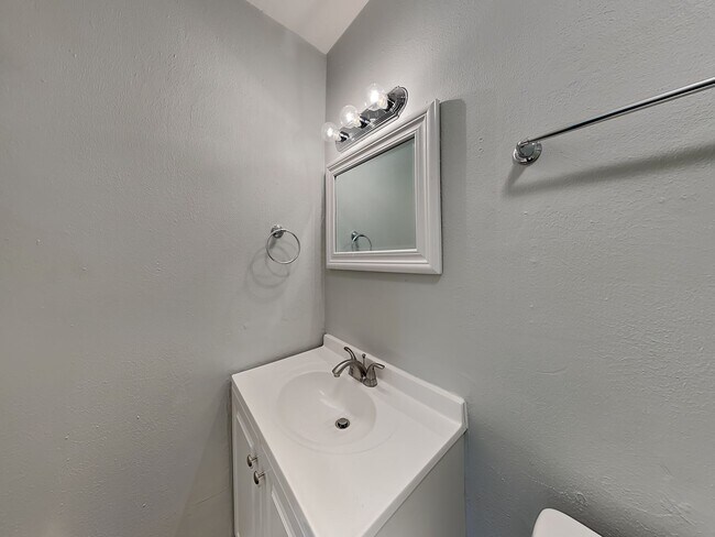 Building Photo - Beautiful Single Family Home | 3 BR/1BA | 1 Car-Garage | Fenced Backyard