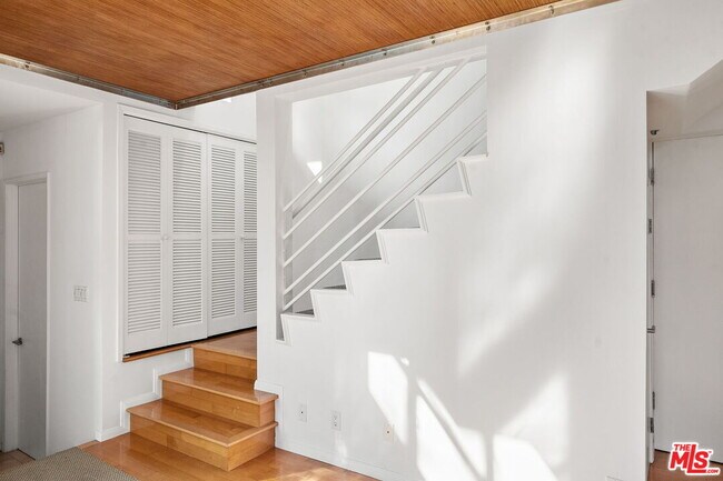 Building Photo - 1011 Pacific St