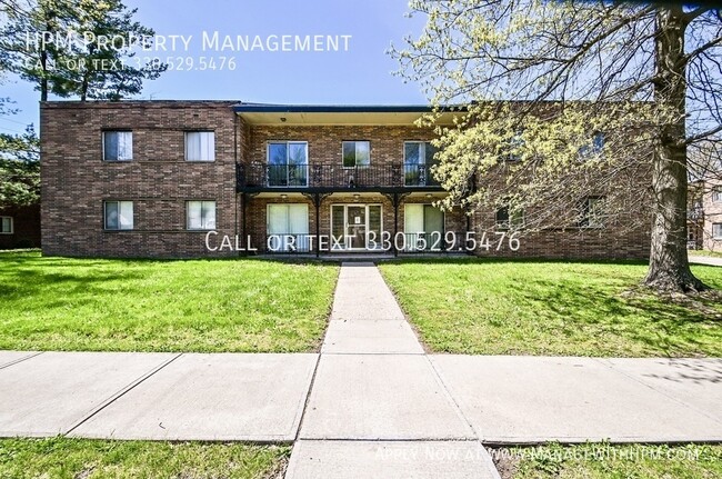 Primary Photo - 842 S Green Rd