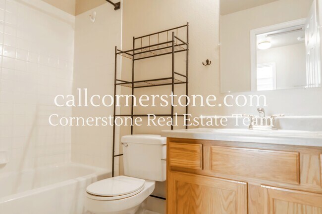 Building Photo - 424 Kitfield View