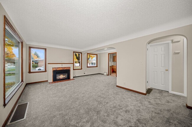 Building Photo - Newly renovated 3bd 2bath Shadle Rancher M...