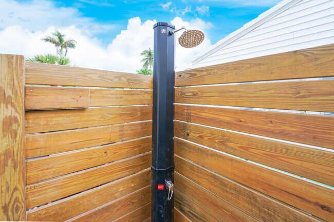 Building Photo - 2609 Center Ave