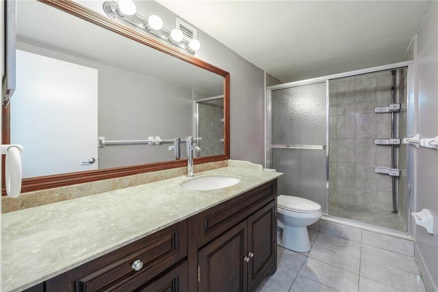 Building Photo - 3800 S Ocean Dr