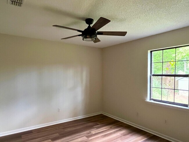 Building Photo - Charming 3-Bedroom Home on 2 Acres – Lands...