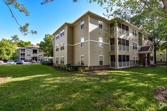 Building Photo - 3 Bedroom 3 Bathroom Ground Floor Unit in ...