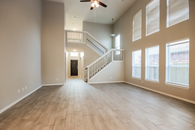 Building Photo - 28923 Hidden Lake W