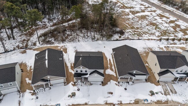 Building Photo - 4 Bedroom/3 Bath Sanford