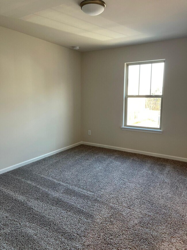 Building Photo - 1186 Arrowlake Rd