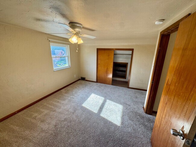 Building Photo - 1076 Thornwood Dr