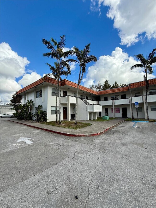 Building Photo - 400 NW 65th Ave