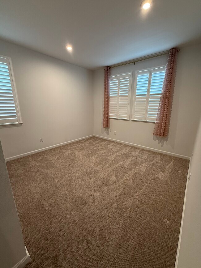 Building Photo - 1580 Blue Moon Ln