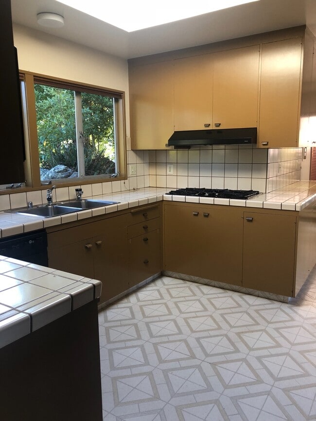 Building Photo - Lovely 3/2 home in the hills of El Cerrito with breathtaking views of the bay!