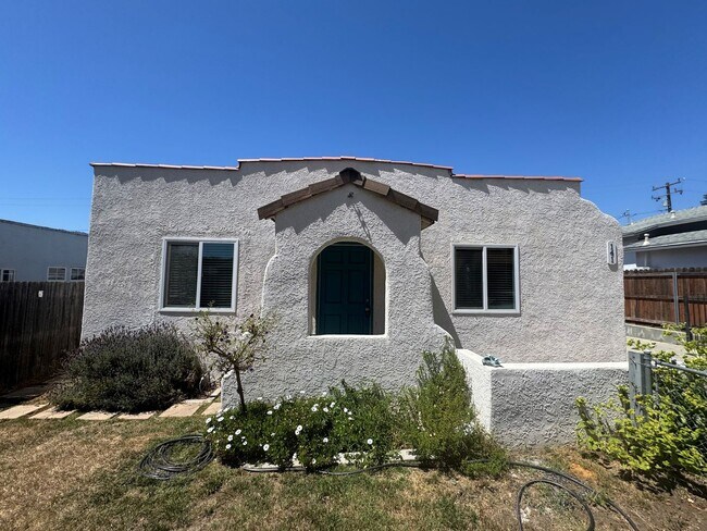 Building Photo - 141 Holt St