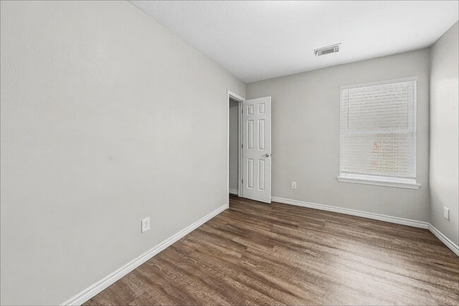 Building Photo - 2423 Lofty Falls Ct