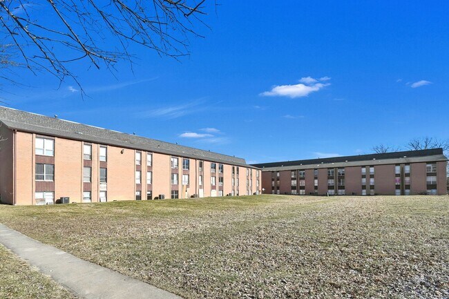 Building Photo - 2 Bedroom Apartment