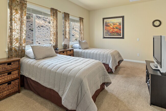 Building Photo - 23251 Sunserra Loop NW