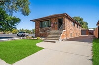 Building Photo - 2333 N Trumbull Ave