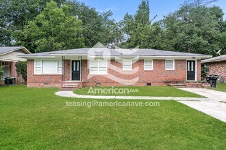 Building Photo - 2411 Laurel Dr