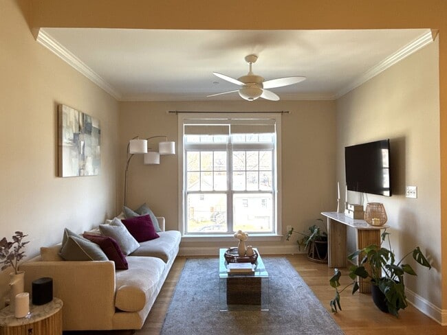 Building Photo - Fantastic Condo in South End!