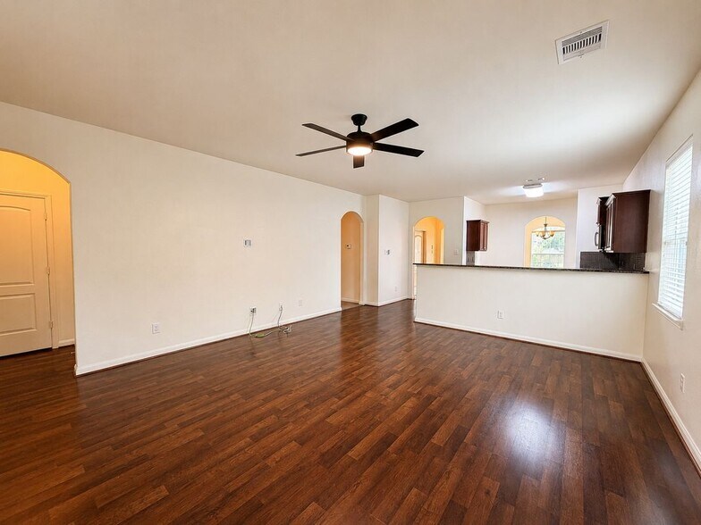 Building Photo - 8739 Leclaire Meadow Dr