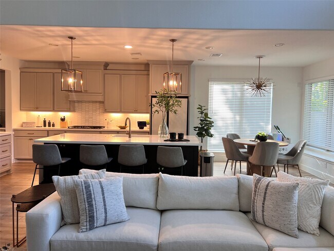 Building Photo - 176 Sweeping Valley Dr