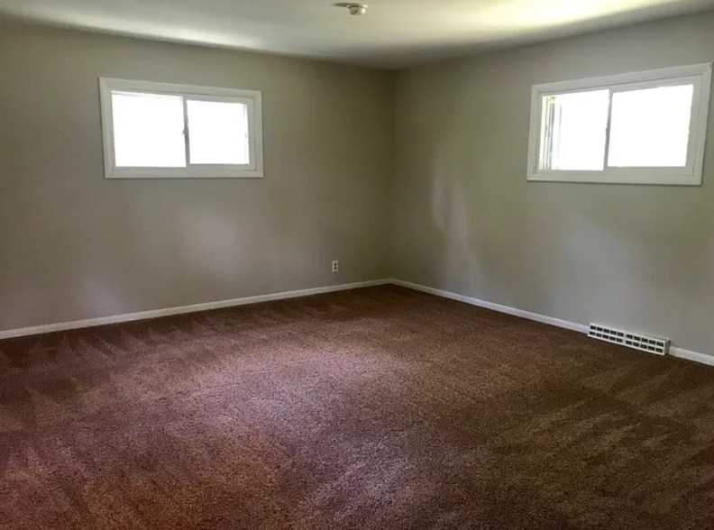 Building Photo - 5413 Summerville Ave