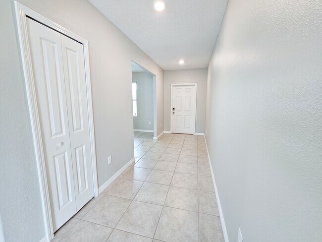 Building Photo - 10520 Strawberry Tetra Dr