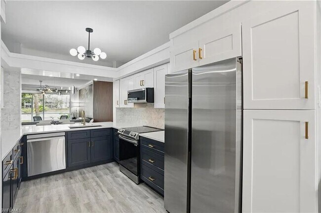 Building Photo - Stunning 2BR Condo in Naples - Lease for three (3) to 12 month.