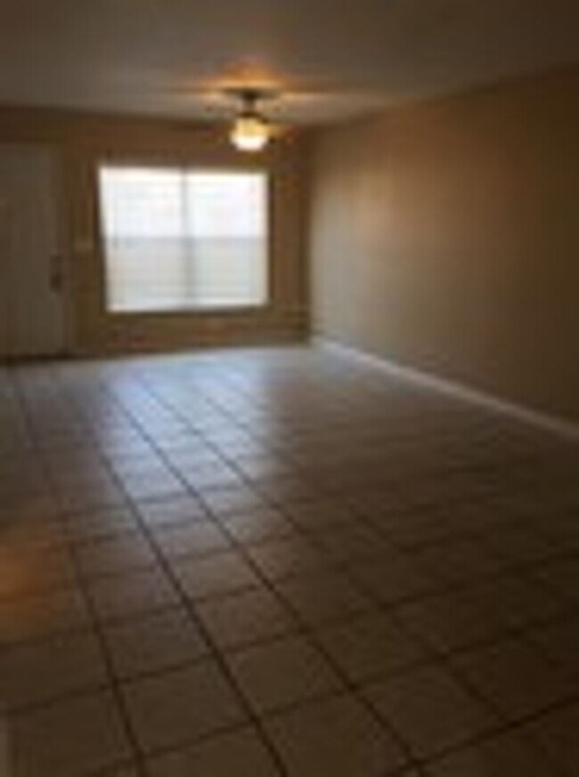 Building Photo - HIDDEN CREEK CONDO