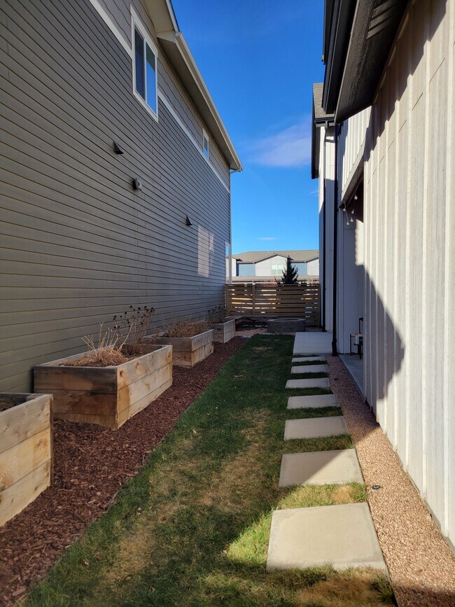 Building Photo - 5721 Stone Fly Dr