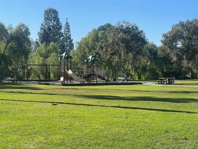 Building Photo - 26592 Las Palmas