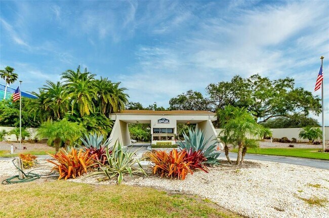 Building Photo - 900 Cove Cay Dr
