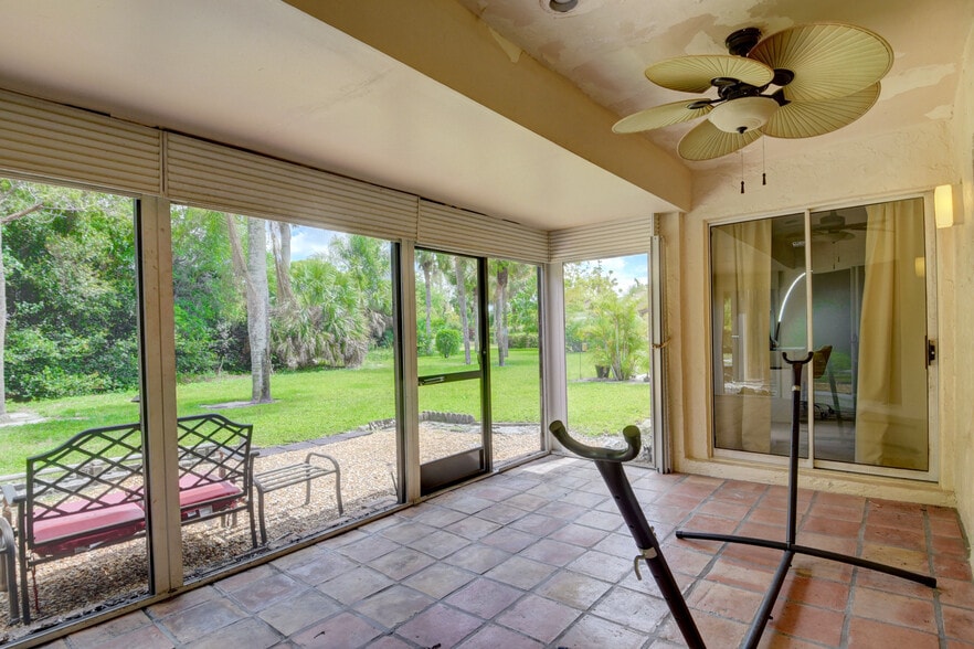 Building Photo - 4666 Fountains Dr S