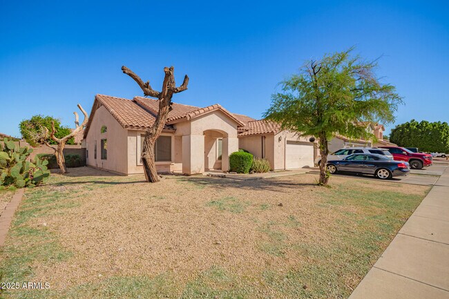 Building Photo - 8572 W Palo Verde Ave