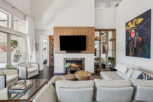 Building Photo - 5008 Statesman Ln