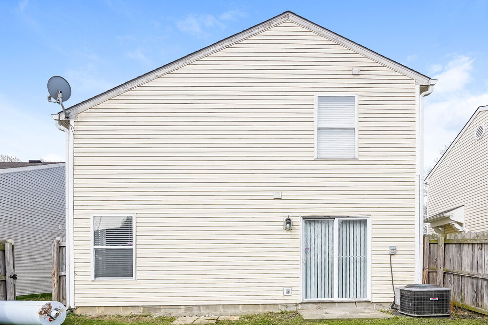 Building Photo - 4487 Connaught Dr E