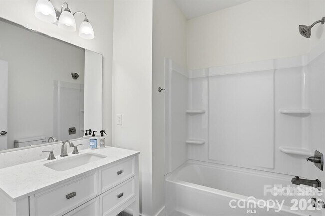 Building Photo - 102 Snyder Ct NE