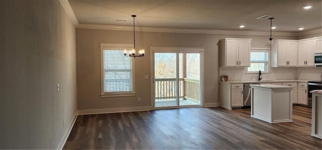 Building Photo - 33 Sandridge Dr