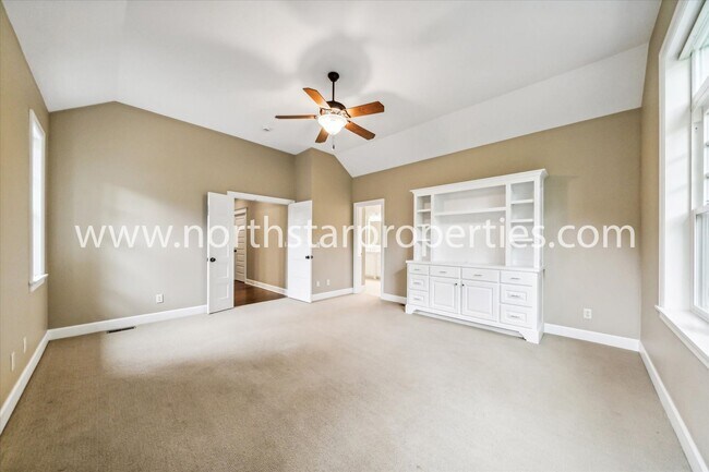 Building Photo - New Exquisitely Designed Dream Home in Lak...