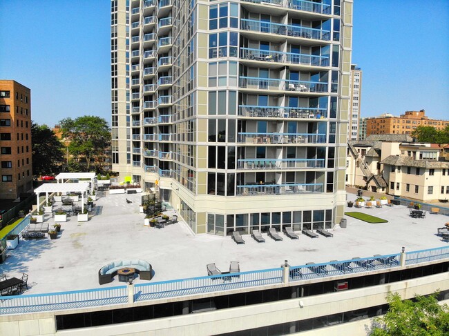 Building Photo - 1660 N Prospect Ave