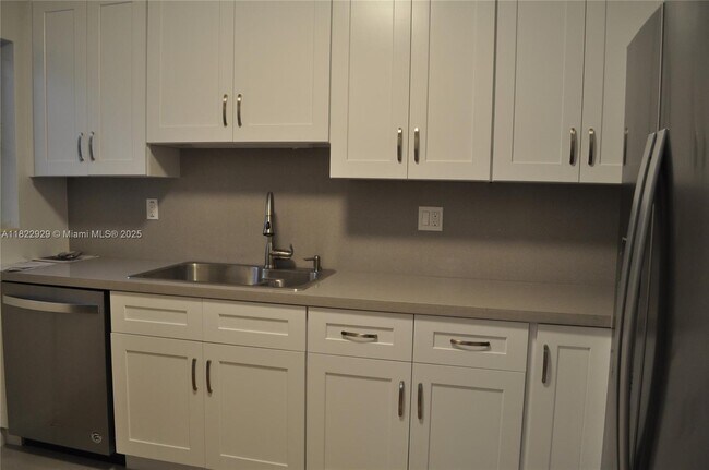 Building Photo - 2617 Segovia St