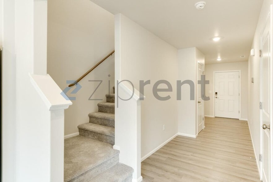 Building Photo - Unit