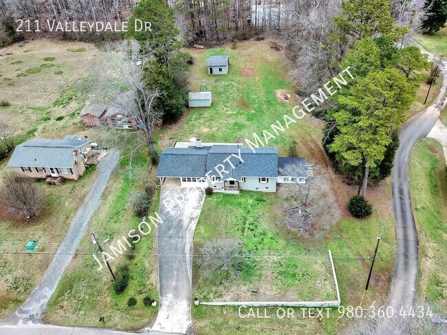 Building Photo - 211 Valleydale Dr