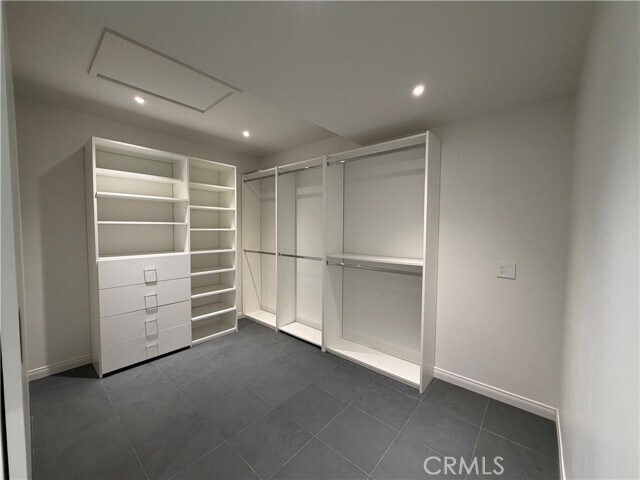 Building Photo - 15999 Via De Las Palmas