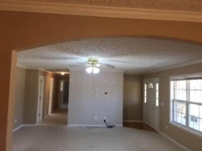Building Photo - 3 Bed, 2 Bath home with Shop & 3 acres!