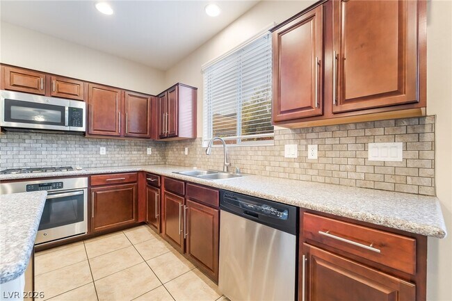 Building Photo - 121 Pictor Ave