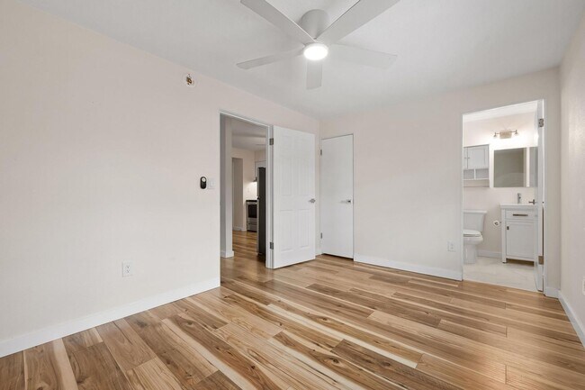 Building Photo - 308 Ohio Pl
