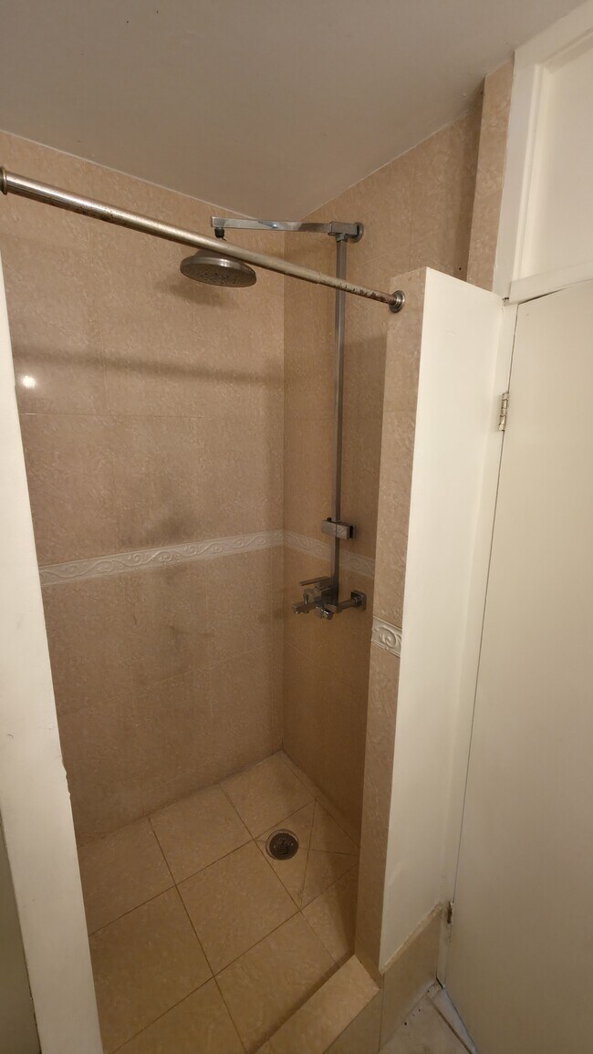 Building Photo - 1630 Makiki St